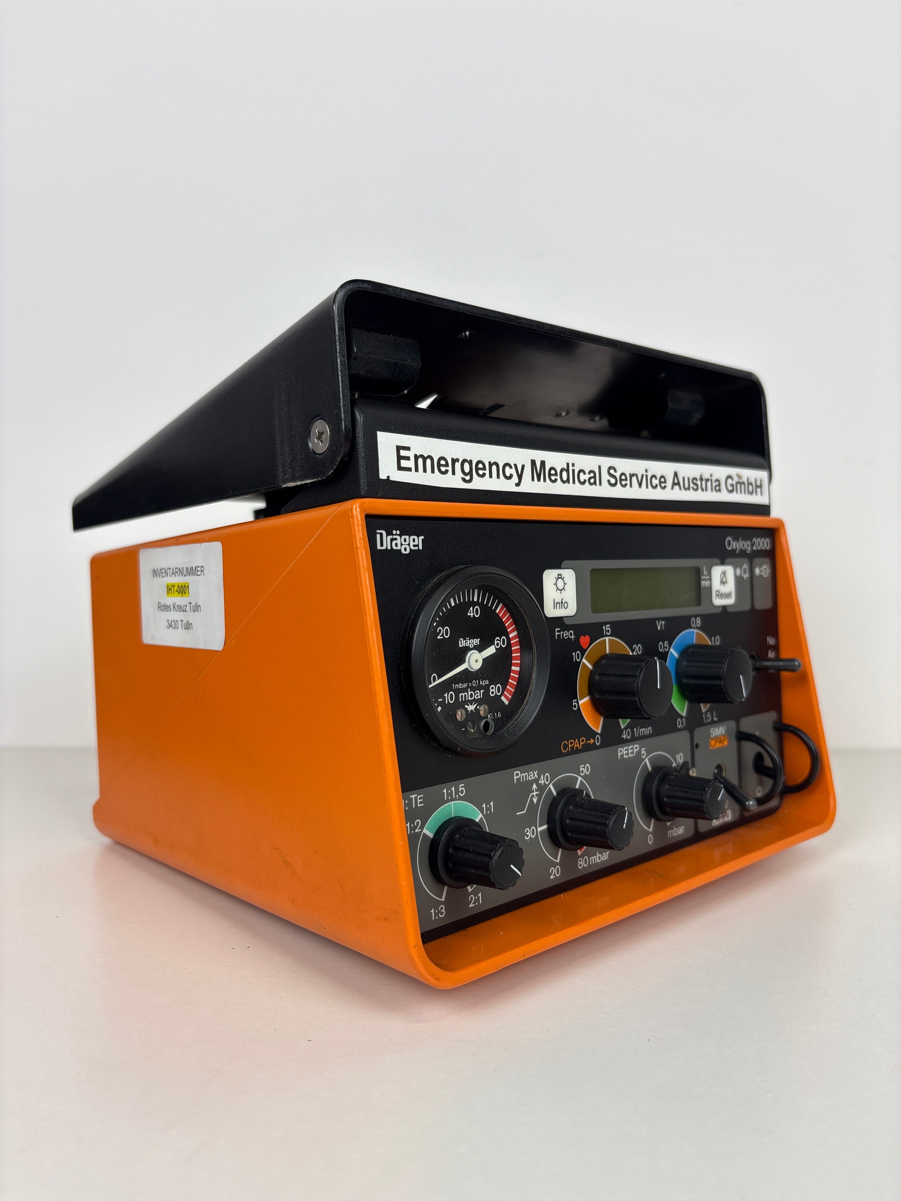 Dräger Oxylog 2000 mit Halterung – Notfallbeatmungsgerät RS-004